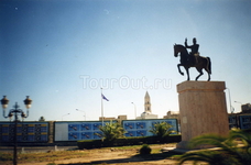 Памятник президенту Бургибе