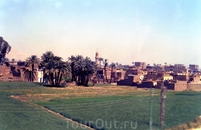Вид на город Луксор из окна автобуса