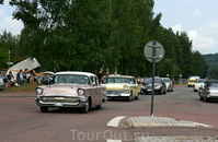 Парад ретро машин в Швеции в городке Раттвик.