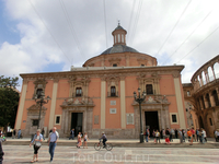 La basílica de la Virgen de los Desamparados (Базилика Матери Обездоленных), в которой хранится образ патроны, святой покровительницы  прежнего королевства ...