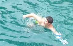 Осторожно! Могут быть акулы. Осторожно! Могут быть акулы.