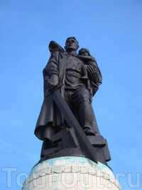 Монумент Воину-освободителю в Берлине