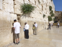 Обычно под Западной Стеной понимается 57 метров открытого фрагмента древней стены, расположенной на западном склоне Храмовой Горы. Этот фрагмент выходит ...