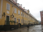 на этой улице находится множество ювелирных магазинов с огромным выбором янтаря. самый лучший сувенир из Латвии.