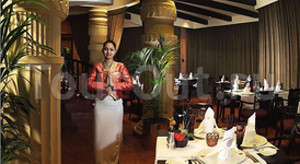 Al Murooj Rotana Hotel & Suites