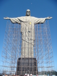 К сожалению власти Рио решили помыть памятник, поэтому его весь обложили лесами, мойщиков мы не наблюдали, а фотографии были испорчены окончательно.