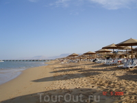 Пляж отеля Stella Di Mare Sea Club 4* deluxe на курорте Айн Сохна (Айн Эль Сохна). Курорт находится примерно в 100 км от Каира. В переводе Ein El Soukhna ...