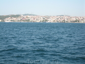впереди (еще за кадром) острова, позади (на фото) Стамбул
