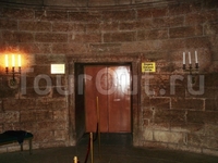 Двери лифта в Орлиное гнездо