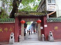 Храм Гуансяо
В центре города, в уютном квартале, находится один из древнейших храмов в регионе – Храм Гуансяо. Он был построен более 1700 лет назад, хотя ...