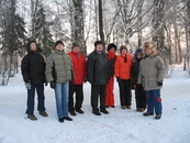 Фото группы в сквере на берегу р.Вологды рядом с Вологодским Кремлем.