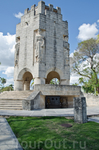 Кладбище Санта-Ифигения. Мавзолей Хосе Марти, посвящён национальному герою, который возглавил революционное движение против диктатуры испанцев