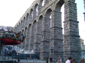 Древнеримский акведук, построенный "насухую", т.е. без цемента и т.п.(перестали использовать в 70-х годах 20 века)