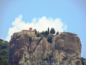 Шесть действующих православных монастырей, расположены на вершинах грандиозных скал, находящихся на ровной поверхности Фессалийской равнины. Скалы достигают ...