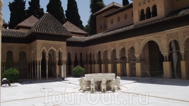 Granada - Alhambra Львиный дворик (на реставрации)