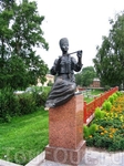 Фрагмент ансамбля памятника Баратынскому
