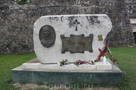 Памятник адмиралу Ушакову за помощь в освобождении острова от французских войск. Новая крепость г.Керкира