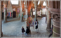 внутри  МОН СЕН-МИШЕЛЬ ( Mont Saint-Michel )