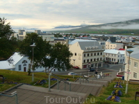 Вид со смотровой площадки у церкви на весь город и порт.