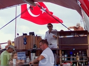 под турецким флагом