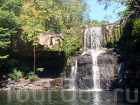 красивый водопад, прохладная водичка, тарзанка , что ещё нужно в жаркий день?