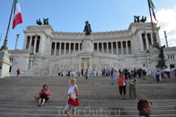 Площадь Венеции. Монумент в честь первого короля новой Италии Витториано Эммануэле Второго.