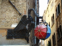 Фонари в Венеции очень необычные!!