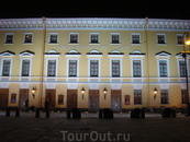 Прогулка по городу. Михайловский театр