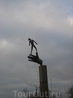 скульптура "рука Бога" в парке Миллесгарден