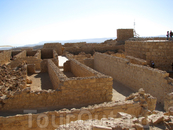 Древняя крепость Массада, воздвигнутая царем Иродом Великим, считается символом сопротивления маленькой Иудеи великому Риму. Она возвышается на вершине ...