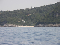 Rovinia beach(вид с Палеокастрицы)