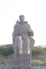 В Новороссийске при выезде (въезде) тот же памятник морякам