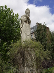 Скульптура Сен-Дени на Монмартре