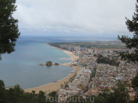 Великолепный пляж Бланеса, а также скала в море, с которой начинается Коста Брава. Как нам рассказали, официально Коста Брава начинается с окраин Бланеса ... Великолепный пляж Бланеса, а также скала в море, с которой начинается Коста Брава. Как нам рассказали, официально Коста Брава начинается с окраин Бланеса ...