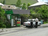 12 августа 2009. трасса Мартуни - Егегнадзор. заправка газа в селе!)))