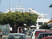 Пристань, порт для яхт в центре города