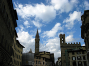 Небо Флоренции. Вид на Дворец Синьории (справа)