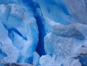 Цвет ледника насыщенный голубовато-синий, словами не передать, очень красиво. Особенно если погода ясная, без облаков – тогда ледник сияет в лучах солнца ...