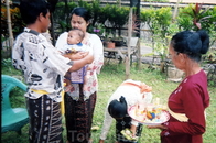 Семья Команг - брат с сестрой и мать (Команг в переводе с индонезийского - "третий ребенок").