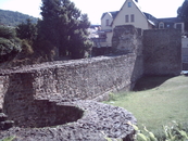 сохранившаяся стена монастыря