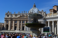 Ватикан. Фонтан на площади Святого Петра