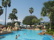 Бассейн отеля Лонг Бич в Паттайе
