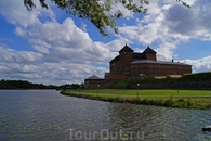 Город Хямеэнлинна возник как поселение около замка Хяме, построенного шведами в конце XIII века, расположенного у озера Ванаявеси.
