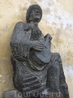 Скульптура местного менестреля на Старой замковой (королевской) лестнице