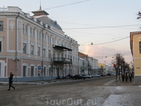 Улица Андропова. Здание - бывш. гостиница Царьград. На этой улице и возле этого здания снимались сцены фильма "Есенин"