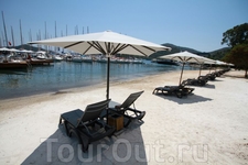 Итак
Rixos Premium Gocek Suites&Villas - открытый в июне 2014 отель. Четыре особенности. 
1. Нацелен на яхтсменов. Причалы, все удобства. 
2. Очень высокого ...