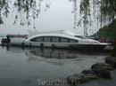 На озере Сиху в Ханчжоу можно увидеть такие потрясающие плавучие средства...