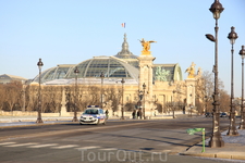 Через мост Александра 3... к специально построенному выставочному центру, где прошла Парижская выставка, на которой тюменское ковроткачество было признано мировым сообществом, в знак чего вручена золо