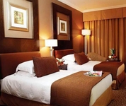 Al Murooj Rotana Hotel & Suites