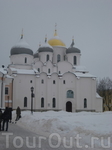 Новгородский Софийский собор – один из самых выдающихся памятников древнерусского зодчества. Значение новгородской Софии в общественно-политической жизни ...